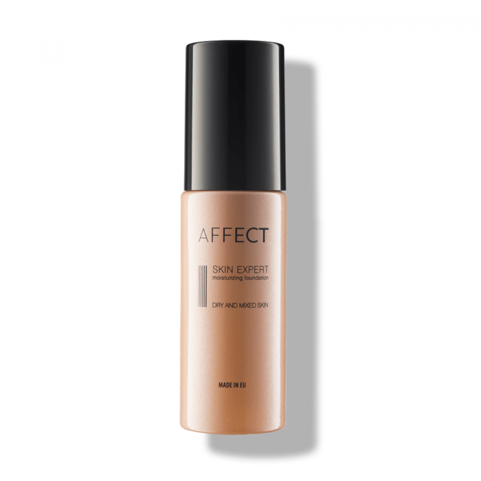 Το Skin Expert Moisturizing Foundation είναι ένα ενυδατικό makeup που εξασφαλίζει φυσικό και αψεγάδιαστο φινίρισμα και προσαρμόζεται στον τόνο της επιδερμίδας, καλύπτοντας αποχρωματισμούς και μικρές ατέλειες. Η σύνθεση του χαρίζει κάλυψη που διαρκεί, χωρίς να βαραίνει το πρόσωπο. Απλώνεται ομοιόμορφα στην επιδερμίδα χαρίζοντάς της ενυδάτωση. Είναι κατάλληλο για καθημερινή αλλά και επαγγελματική χρήση. Διατίθεται σε 4 αποχρώσεις. Κατάλληλο για ξηρό και φυσιολογικό δέρμα.
